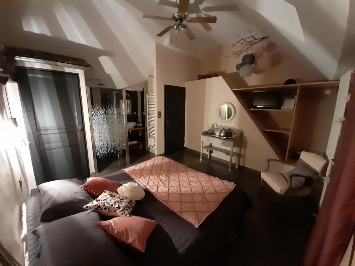 Les Hotes Du Lac, Chambres Et Tables D'Hotes Mandailles  Esterno foto