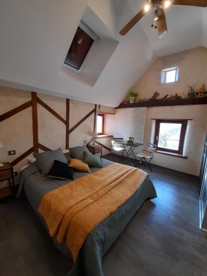 Les Hotes Du Lac, Chambres Et Tables D'Hotes Mandailles  Esterno foto